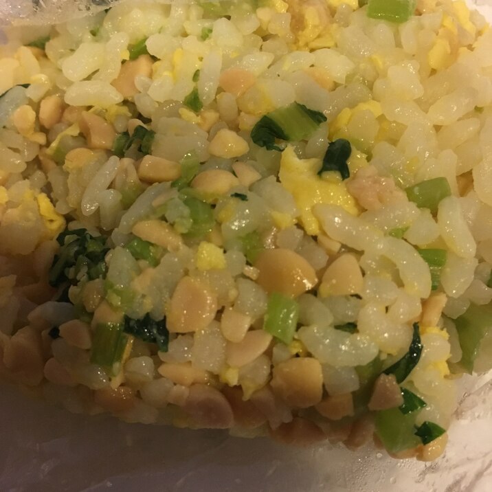 【離乳食完了期】レタスと小松菜で納豆チャーハン